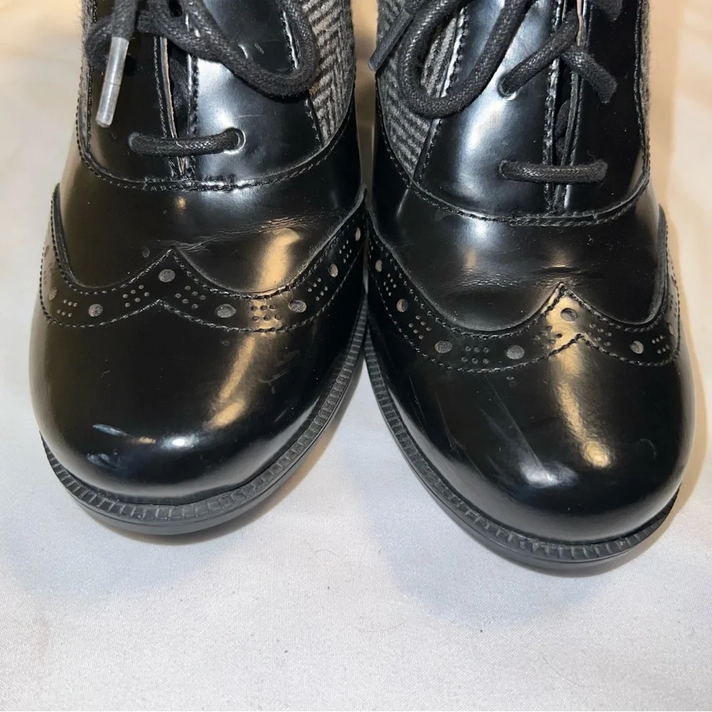 Clarks Artisan Black and Gray Women's Oxford Heels - Picture 3 of 9